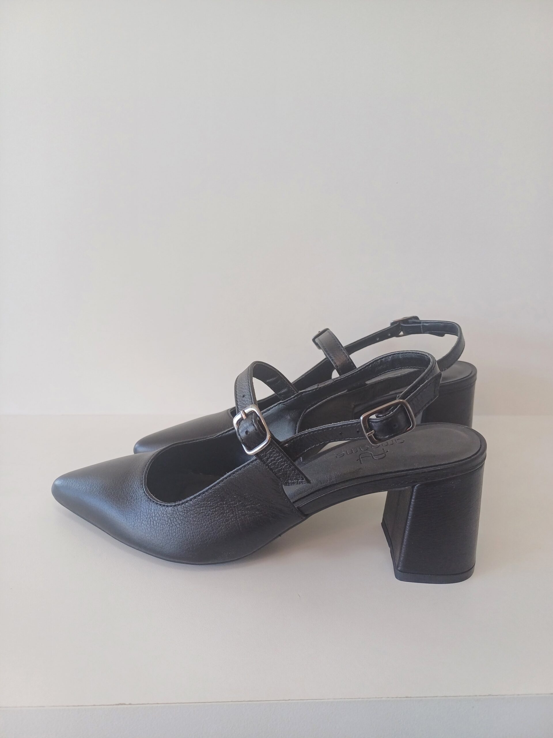 Scarpin preto fivela